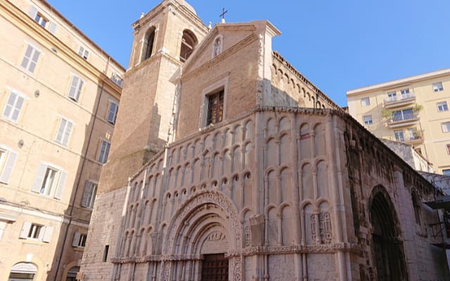 サンタ・マリア・デッラ・ピアッツァ教会