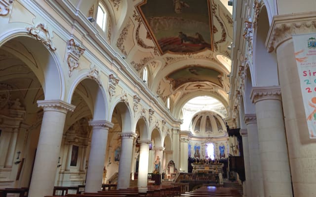 サン・パンフィーロ大聖堂の内部