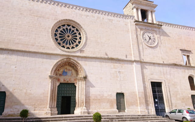 S. Maria della Tomba教会のファサード