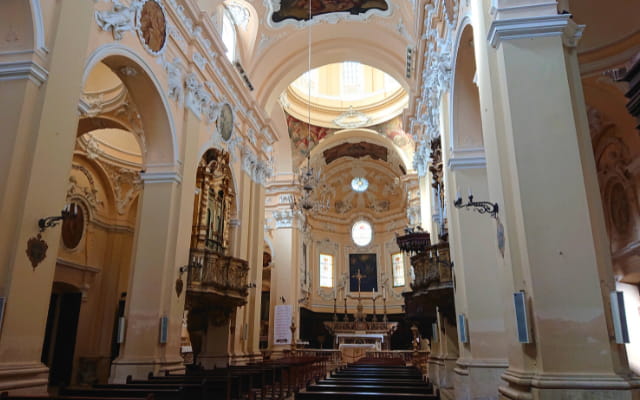 Santissima Annunziata教会の内部