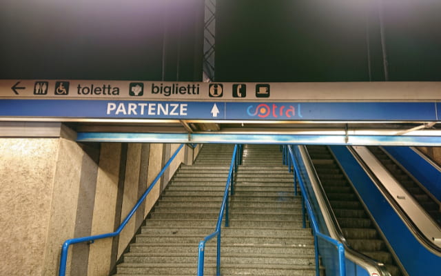 Ponte Mammolo駅の2階へ