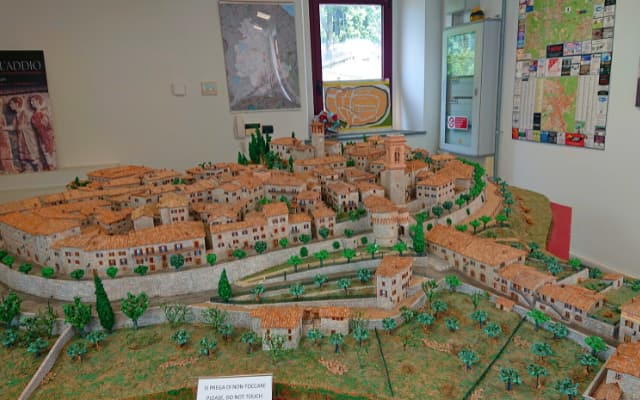 コルチャーノの集落の模型