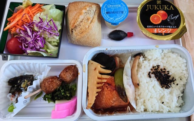 ITAエアウェイズの機内食 日本発のメイン（エコノミー）