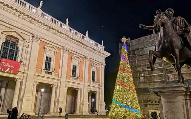 カンピドーリオ広場のクリスマスツリー2025