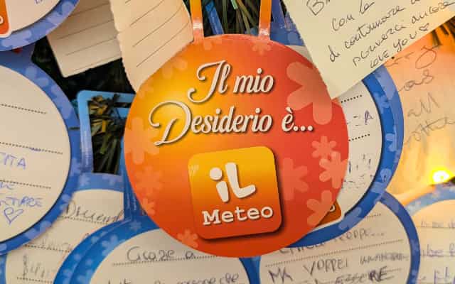 ローマテルミニ駅のクリスマスツリー2025