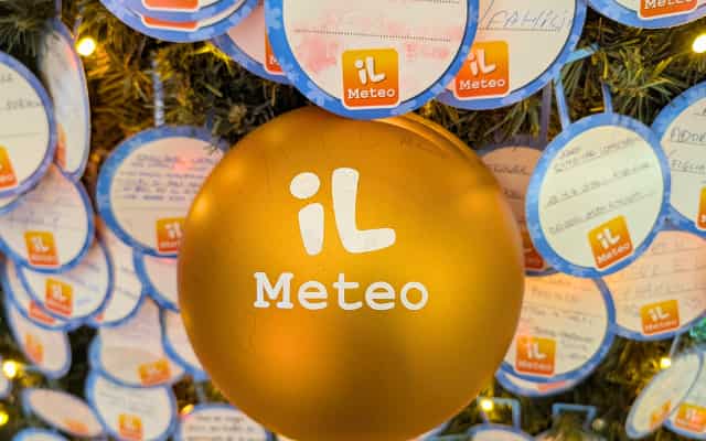 ローマテルミニ駅のクリスマスツリー2025