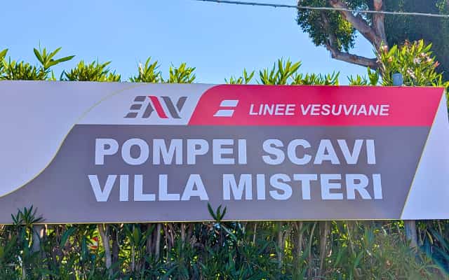 ヴェスヴィオ周遊鉄道(Circumvesuviana/EAV)のPompei Scavi Villa dei Misteri駅