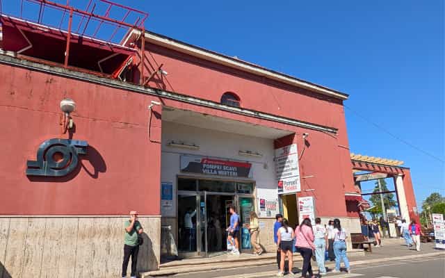 ヴェスヴィオ周遊鉄道(Circumvesuviana/EAV)のPompei Scavi Villa dei Misteri駅