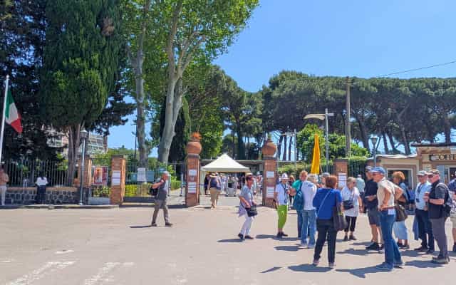 ポルタ・マリーナ・インフェリオ―レ門/エセドラ広場(Porta Marina Inferiore / Piazza Esedra)の入場口