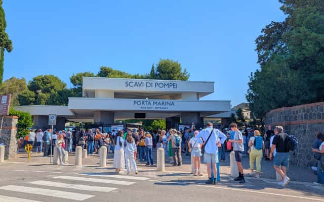 ポルタ・マリーナ門(Porta Marina Superiore)の入場口